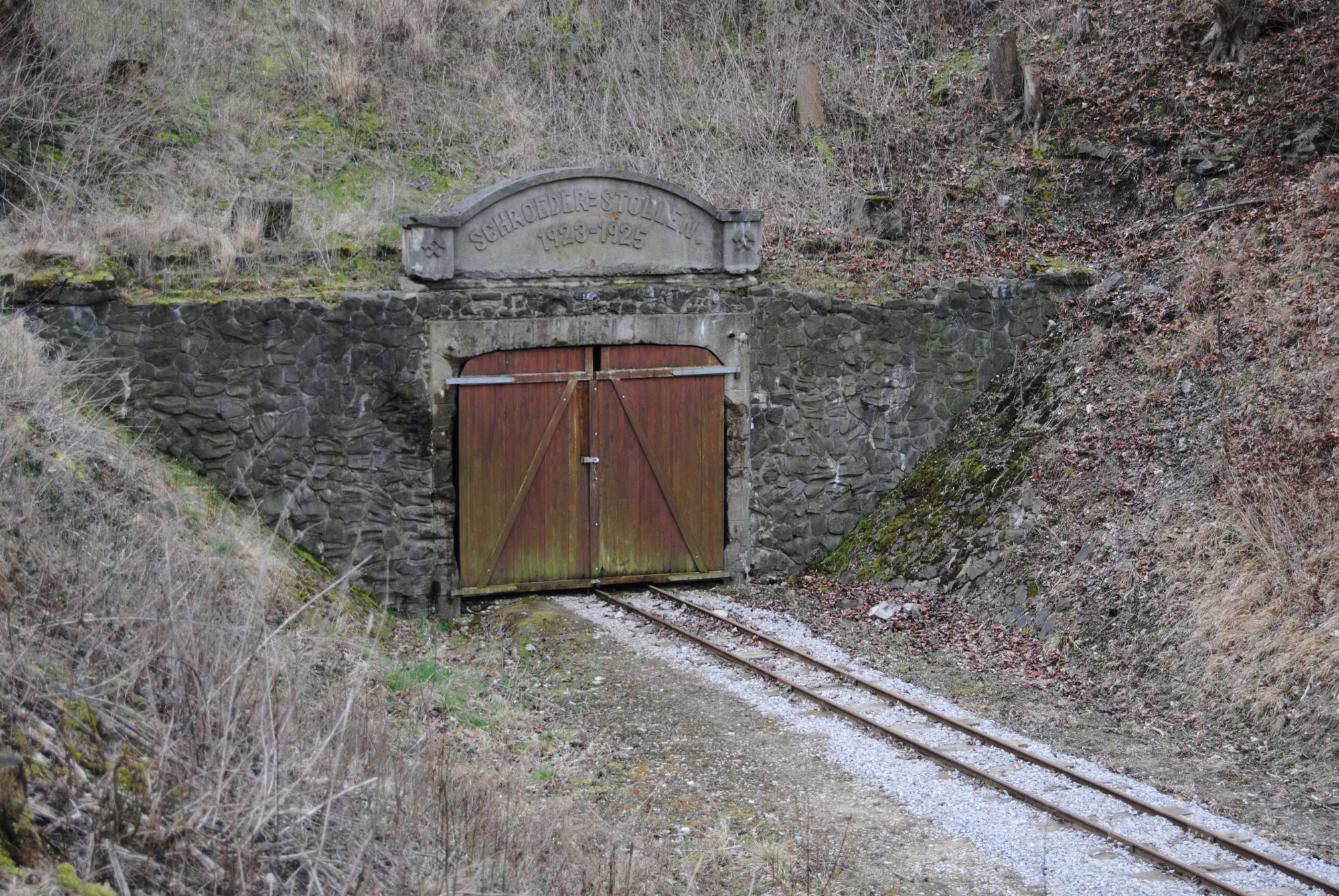 Der noch verschlossene Stollen