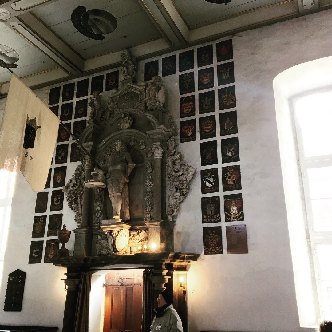 Noerdliches_Harzvorland_Rittergut_Lucklum_Kirche_Patron2