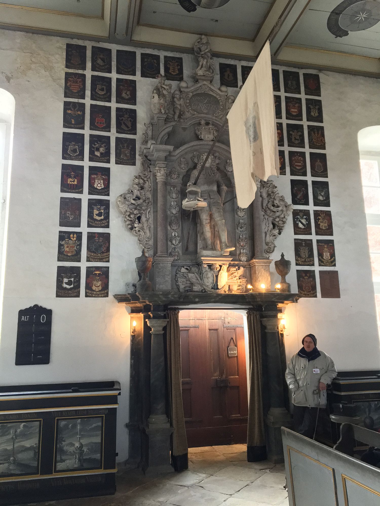 Noerdliches_Harzvorland_Rittergut_Lucklum_Kirche_Patron3