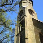 In diesem mächtigen Kirchturm arbeitet eines der ältesten Geläute Deutschlands. / Beate Ziehres