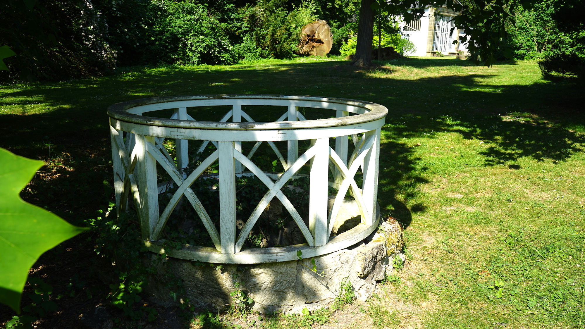 Brunnen in der Nähe des Palmenhauses / Beate Ziehres