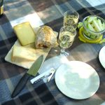 Käse, Ciabatta, Kohlrabi und Prosecco