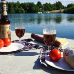 Picknick am Vienenburger See mit Blick zum Hafen / Beate Ziehres
