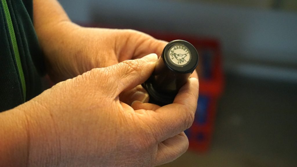 Stempel für die Eier. Hof Glindemann, Volzum, Nördliches Harzvorland / Beate Ziehres